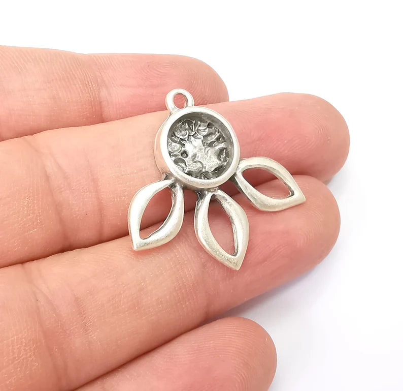 Flower Charms Pendant Bezels, Resin Blank, inlay Mountings, Mosaic Frame, Cabochon Bases Flower Settings Antique Silver Plated (10mm) G28829
