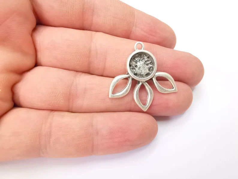 Flower Charms Pendant Bezels, Resin Blank, inlay Mountings, Mosaic Frame, Cabochon Bases Flower Settings Antique Silver Plated (10mm) G28829