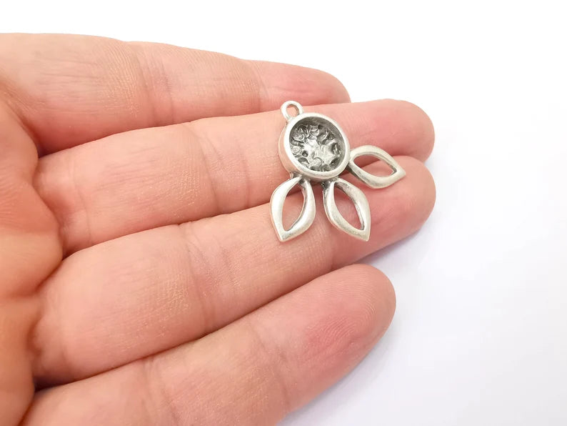 Flower Charms Pendant Bezels, Resin Blank, inlay Mountings, Mosaic Frame, Cabochon Bases Flower Settings Antique Silver Plated (10mm) G28829