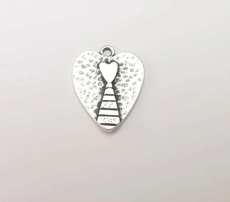 2 The Path to the Heart, Stairway Heart Charm, Antique Silver Plated Hammered Charms (24x19mm) G28834