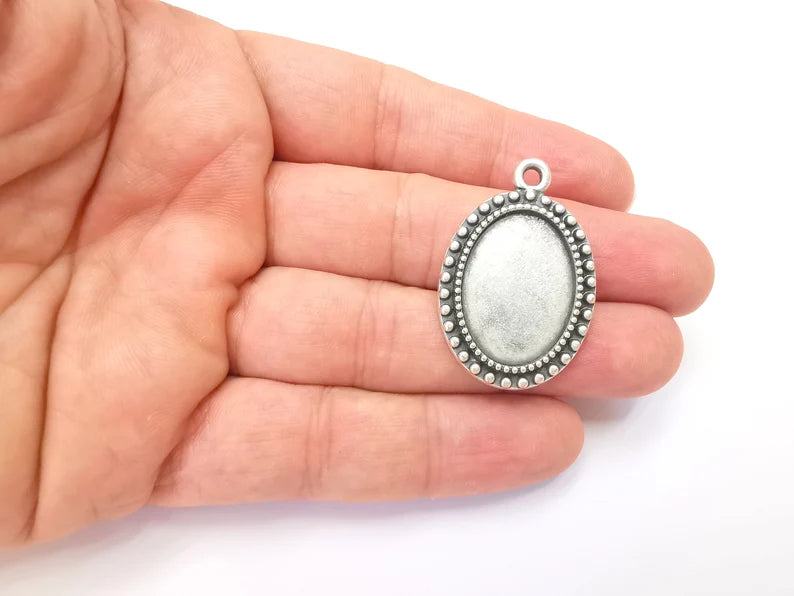Oval Charm Bezel, Resin Blank, inlay Mounting, Mosaic Pendant Frame, Cabochon Base,Dry Flower Setting,Antique Silver Plated (25x18mm) G28836