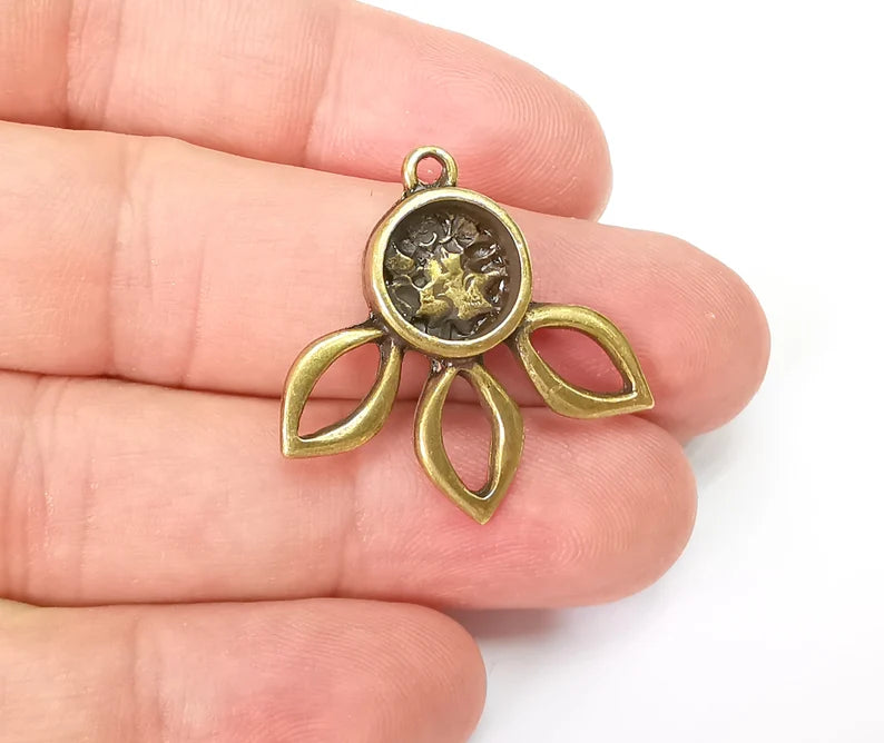 Flower Charms Pendant Bezels, Resin Blank, inlay Mountings, Mosaic Frame, Cabochon Bases Flower Settings Antique Bronze Plated (10mm) G29009
