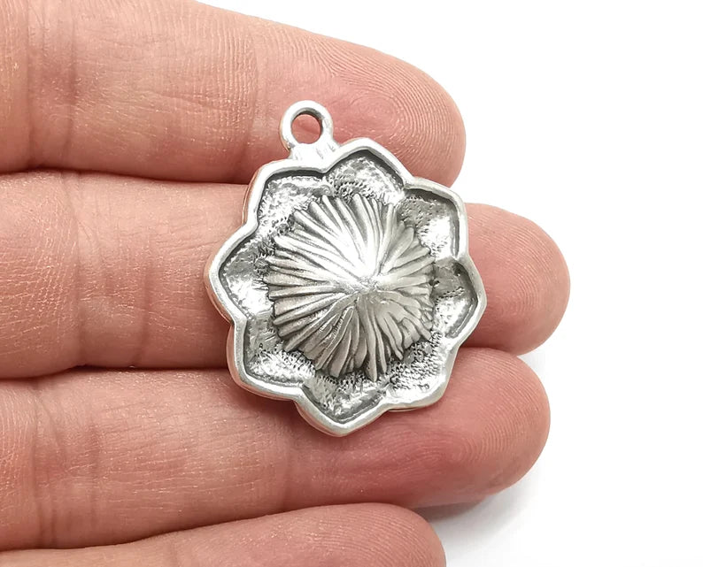 Ethnic Charms Pendant Bezels, Resin Blank, inlay Mountings, Mosaic Frame, Cabochon Bases Flower Settings Antique Silver (14mm) G29028