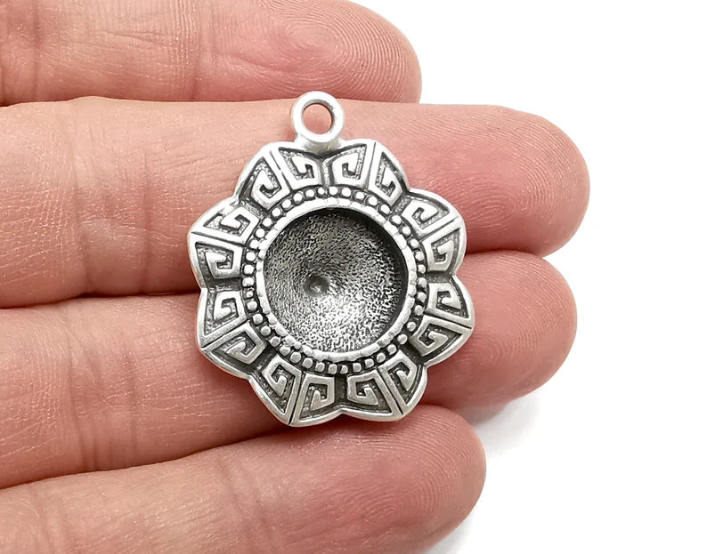 Ethnic Charms Pendant Bezels, Resin Blank, inlay Mountings, Mosaic Frame, Cabochon Bases Flower Settings Antique Silver (14mm) G29028