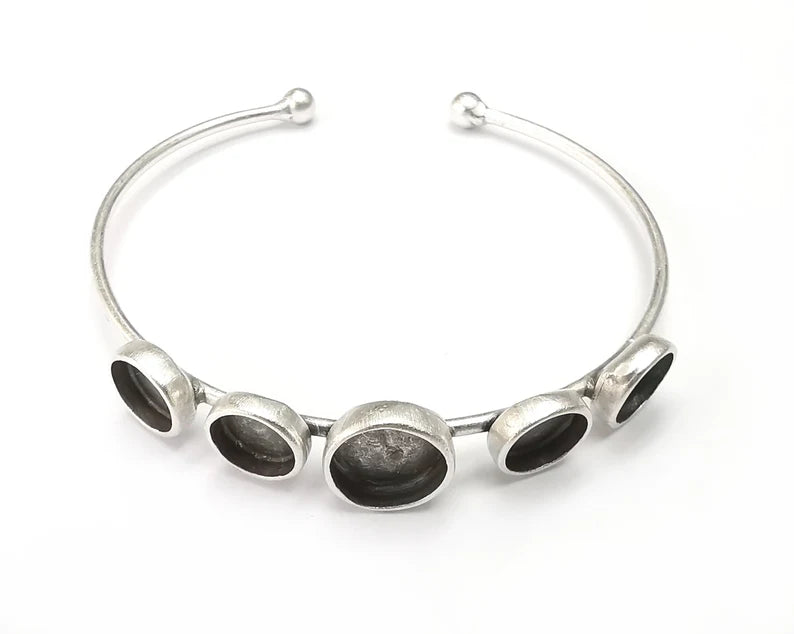 Discs Bracelet Blanks, Cuff Bezels Cabochon Bases Resin Mountings, Cuff Frame, Antique Silver Plated Brass (10 - 8 mm bezel) G29066