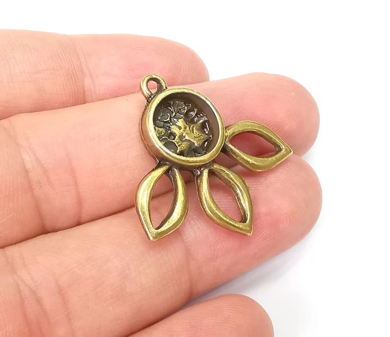 Flower Charms Pendant Bezels, Resin Blank, inlay Mountings, Mosaic Frame, Cabochon Bases Flower Settings Antique Bronze Plated (10mm) G29009
