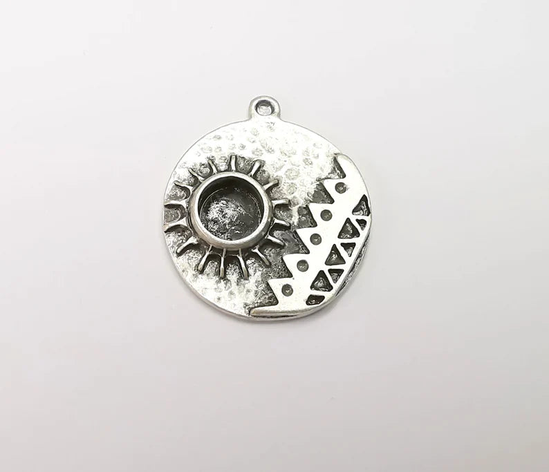 Antique Silver Charms Pendant Bezel, Resin Blank, inlay Mounting, Mosaic Frame Cabochon Base, Antique Silver Plated (8mm) G29135