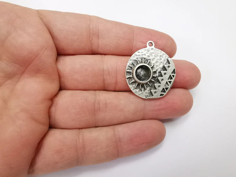 Antique Silver Charms Pendant Bezel, Resin Blank, inlay Mounting, Mosaic Frame Cabochon Base, Antique Silver Plated (8mm) G29135