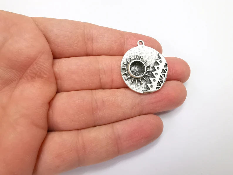 Antique Silver Charms Pendant Bezel, Resin Blank, inlay Mounting, Mosaic Frame Cabochon Base, Antique Silver Plated (8mm) G29135