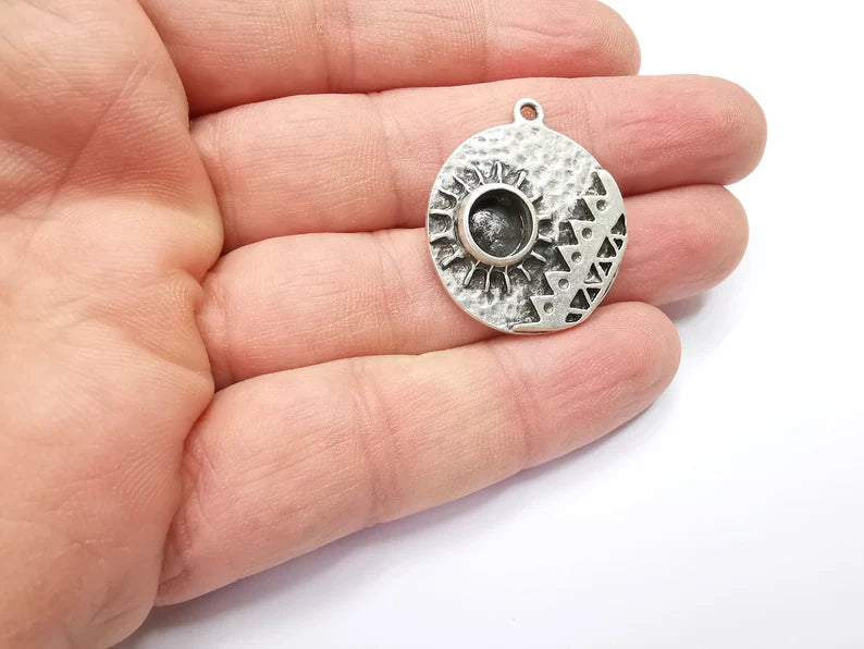 Antique Silver Charms Pendant Bezel, Resin Blank, inlay Mounting, Mosaic Frame Cabochon Base, Antique Silver Plated (8mm) G29135