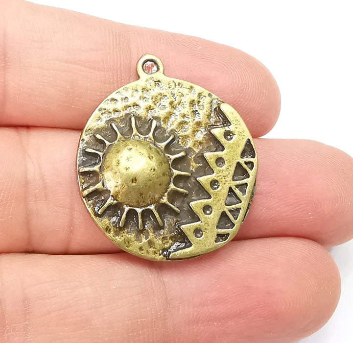 Unique Bronze Charms, Antique Bronze Plated (31x27mm) G29142