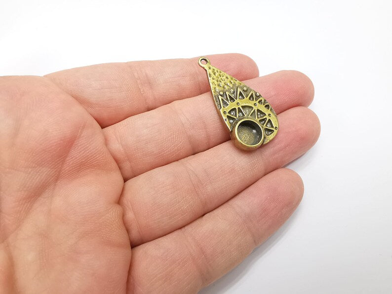 Antique Bronze Charms Pendant Bezel, Resin Blank, inlay Mounting, Mosaic Frame Cabochon Base, Antique Bronze Plated (8mm) G29147