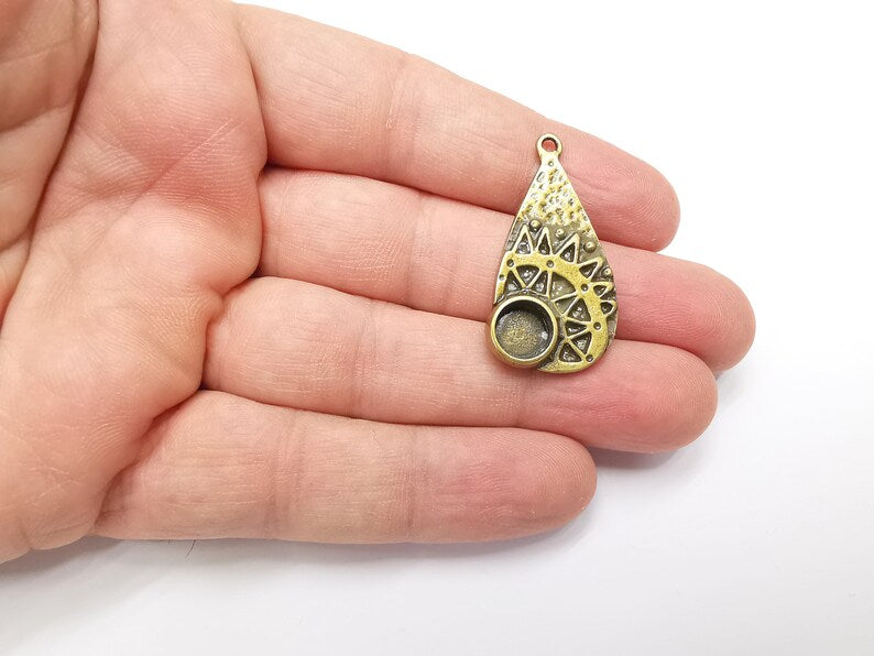 Antique Bronze Charms Pendant Bezel, Resin Blank, inlay Mounting, Mosaic Frame Cabochon Base, Antique Bronze Plated (8mm) G29147