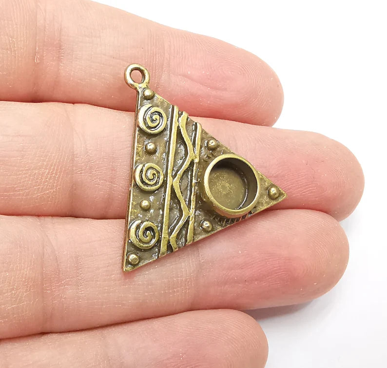 Antique Bronze Triangle Charms Pendant Bezel, Resin Blank, inlay Mounting, Mosaic Frame Cabochon Base, Antique Bronze Plated (8mm) G29148