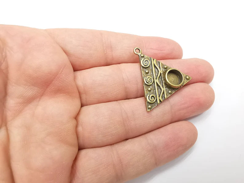 Antique Bronze Triangle Charms Pendant Bezel, Resin Blank, inlay Mounting, Mosaic Frame Cabochon Base, Antique Bronze Plated (8mm) G29148