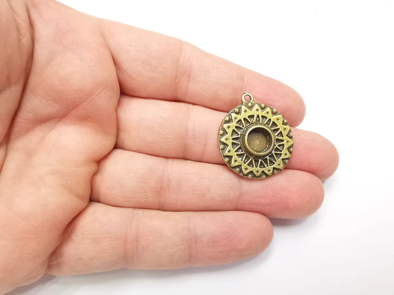 Antique Bronze Charms Pendant Bezel, Resin Blank, inlay Mounting, Mosaic Frame Cabochon Base, Antique Bronze Plated (8mm) G29149