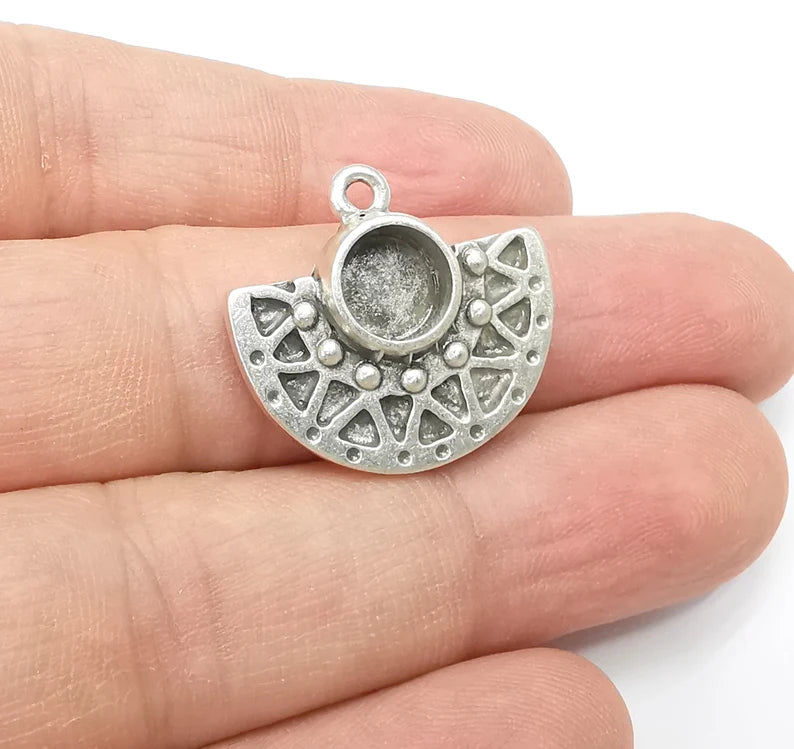 Antique Silver Charms Pendant Bezel, Resin Blank, inlay Mounting, Mosaic Frame Cabochon Base, Antique Silver Plated (8mm) G29153