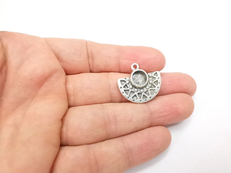 Antique Silver Charms Pendant Bezel, Resin Blank, inlay Mounting, Mosaic Frame Cabochon Base, Antique Silver Plated (8mm) G29153