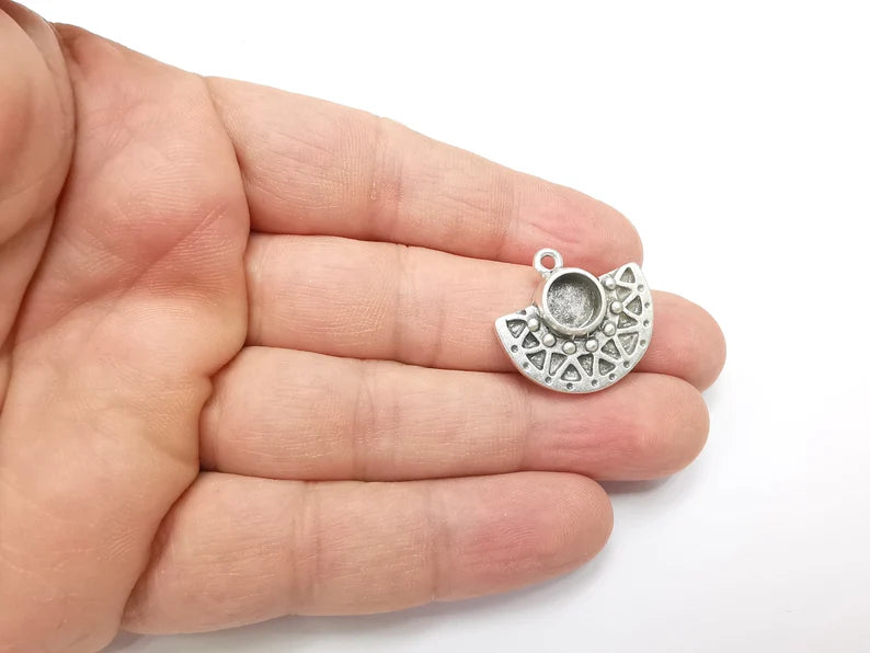 Antique Silver Charms Pendant Bezel, Resin Blank, inlay Mounting, Mosaic Frame Cabochon Base, Antique Silver Plated (8mm) G29153