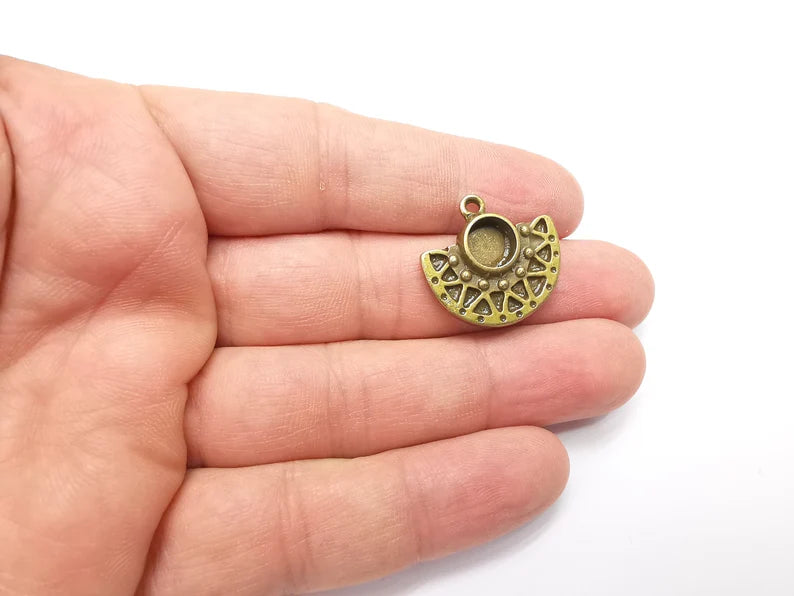 Antique Bronze Charms Pendant Bezel, Resin Blank, inlay Mounting, Mosaic Frame Cabochon Base, Antique Bronze Plated (8mm) G29190
