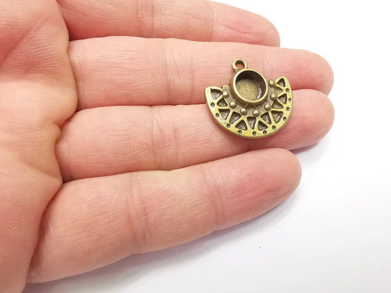 Antique Bronze Charms Pendant Bezel, Resin Blank, inlay Mounting, Mosaic Frame Cabochon Base, Antique Bronze Plated (8mm) G29190
