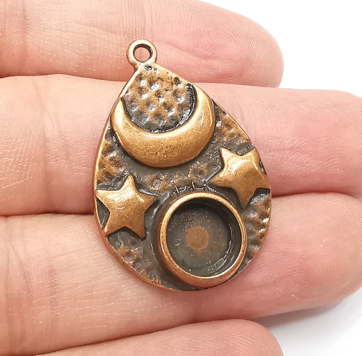 Moon and Star Pendant Bezel, Resin Blank, inlay Mounting, Mosaic Frame Cabochon Base Dry Flower Setting, Antique Copper Plated (10mm) G29691