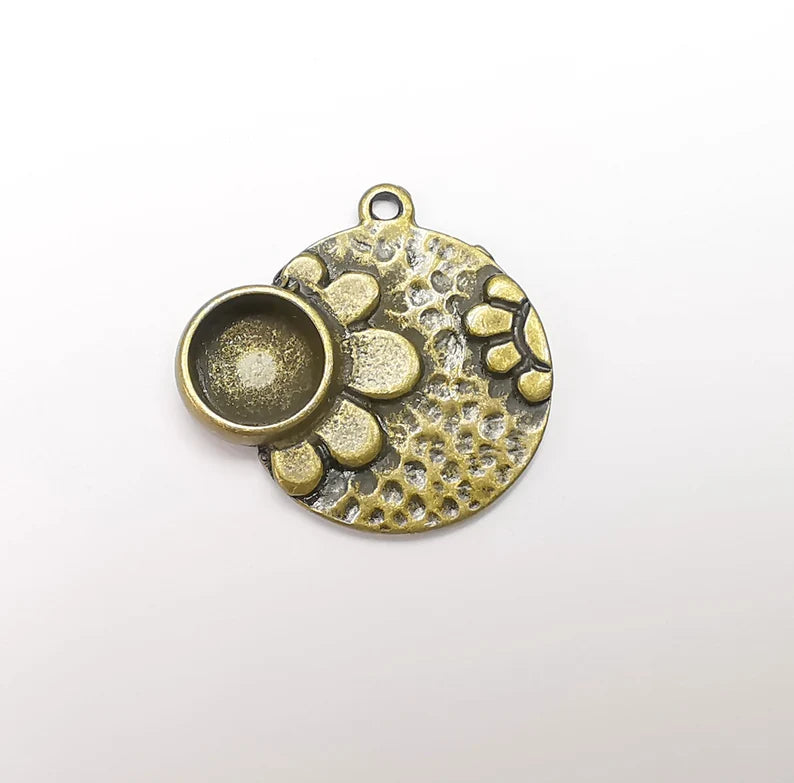 Flower Charms Pendant Bezels, Resin Blank, inlay Mountings, Mosaic Frame, Cabochon Bases Flower Settings Antique Bronze Plated (10mm) G29221
