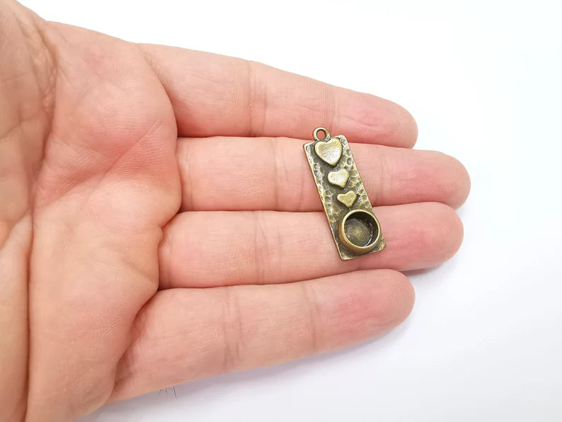 Heart Charms Pendant Bezels, Resin Blank, inlay Mountings, Mosaic Frame, Cabochon Bases, Flower Settings Antique Bronze Plated (8mm) G29222
