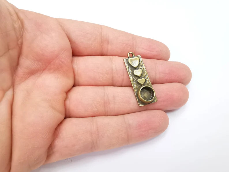 Heart Charms Pendant Bezels, Resin Blank, inlay Mountings, Mosaic Frame, Cabochon Bases, Flower Settings Antique Bronze Plated (8mm) G29222
