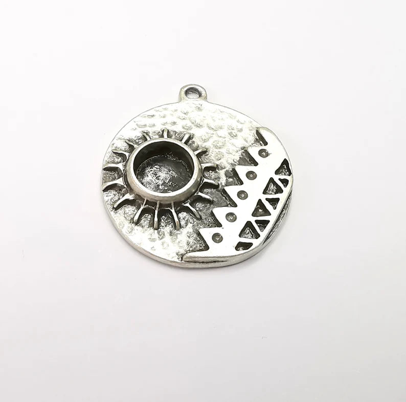 Antique Silver Charms Pendant Bezel, Resin Blank, inlay Mounting, Mosaic Frame Cabochon Base, Antique Silver Plated (8mm) G29135