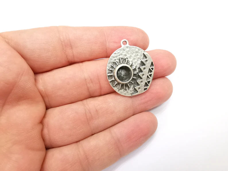 Antique Silver Charms Pendant Bezel, Resin Blank, inlay Mounting, Mosaic Frame Cabochon Base, Antique Silver Plated (8mm) G29135