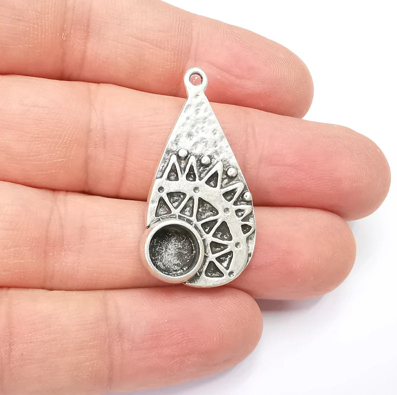 Antique Silver Charms Pendant Bezel, Resin Blank, inlay Mounting, Mosaic Frame Cabochon Base, Antique Silver Plated (8mm) G29145