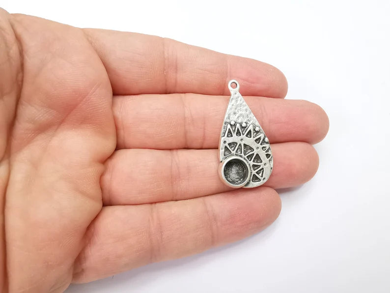 Antique Silver Charms Pendant Bezel, Resin Blank, inlay Mounting, Mosaic Frame Cabochon Base, Antique Silver Plated (8mm) G29145