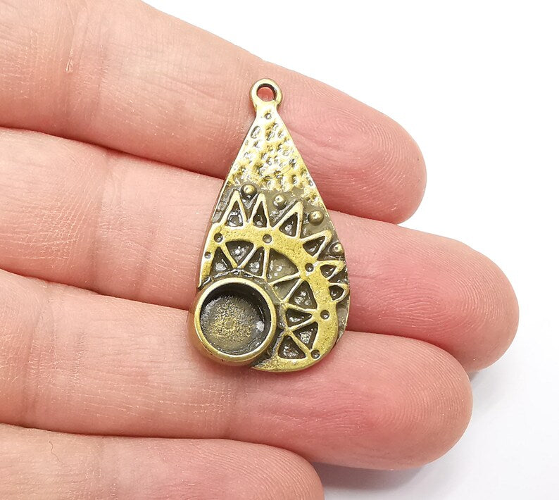 Antique Bronze Charms Pendant Bezel, Resin Blank, inlay Mounting, Mosaic Frame Cabochon Base, Antique Bronze Plated (8mm) G29147