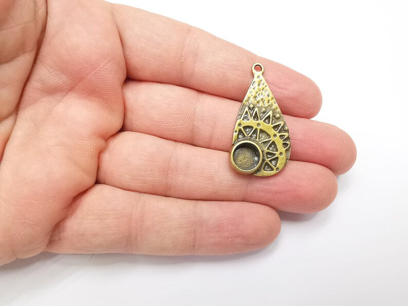 Antique Bronze Charms Pendant Bezel, Resin Blank, inlay Mounting, Mosaic Frame Cabochon Base, Antique Bronze Plated (8mm) G29147