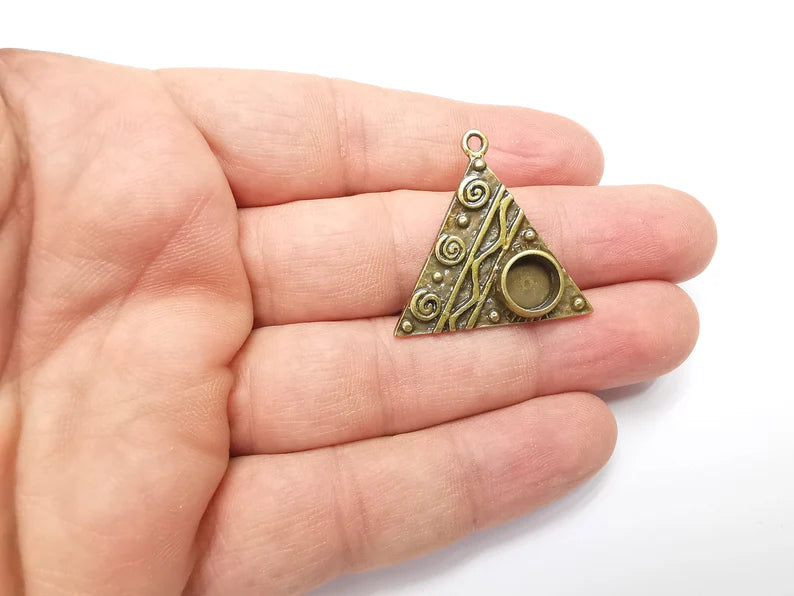 Antique Bronze Triangle Charms Pendant Bezel, Resin Blank, inlay Mounting, Mosaic Frame Cabochon Base, Antique Bronze Plated (8mm) G29148