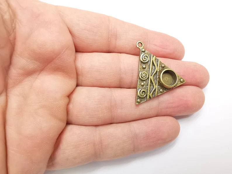 Antique Bronze Triangle Charms Pendant Bezel, Resin Blank, inlay Mounting, Mosaic Frame Cabochon Base, Antique Bronze Plated (8mm) G29148