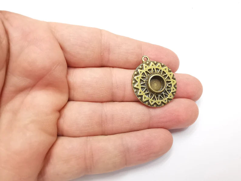 Antique Bronze Charms Pendant Bezel, Resin Blank, inlay Mounting, Mosaic Frame Cabochon Base, Antique Bronze Plated (8mm) G29149