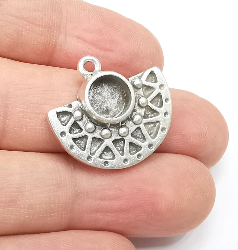 Antique Silver Charms Pendant Bezel, Resin Blank, inlay Mounting, Mosaic Frame Cabochon Base, Antique Silver Plated (8mm) G29153