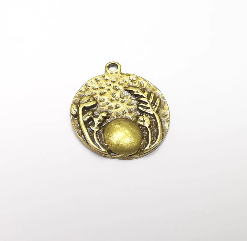 Garden Flowers Charms Hammered Disc Pendant Antique Bronze Plated (28x25mm) G29171