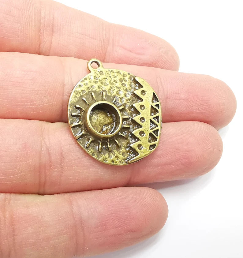 Antique Bronze Charms Pendant Bezel, Resin Blank, inlay Mounting, Mosaic Frame Cabochon Base, Antique Bronze Plated (8mm) G29184