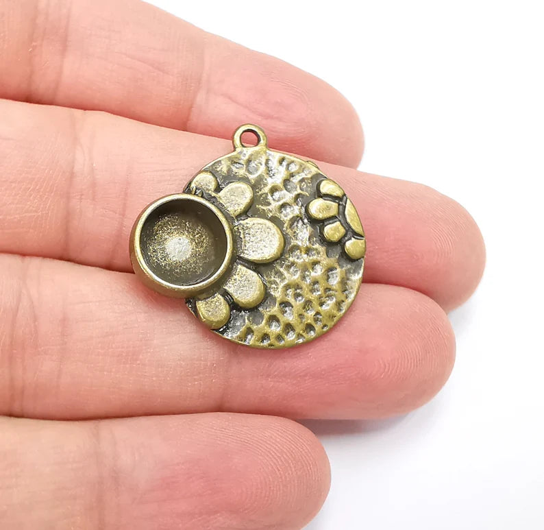 Flower Charms Pendant Bezels, Resin Blank, inlay Mountings, Mosaic Frame, Cabochon Bases Flower Settings Antique Bronze Plated (10mm) G29221