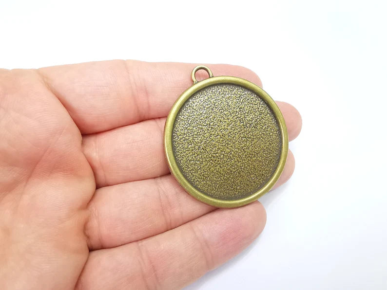 Round Pendant Bezel, Resin Blank, inlay Mounting, Mosaic Pendant Frame, Cabochon Base,Dry Flower Setting, Antique Bronze (39mm) G29604