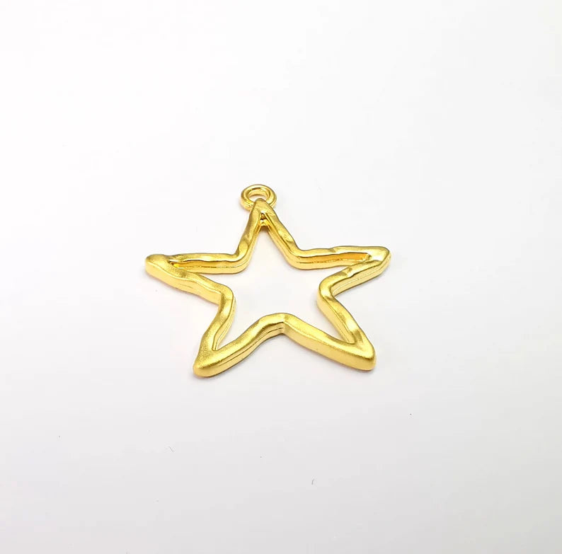 Hammered Star Charms Antique Gold Plated Charm (35x32mm) G29607