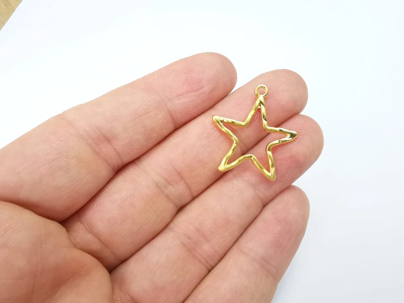 Hammered Star Charms Antique Gold Plated Charm (35x32mm) G29607