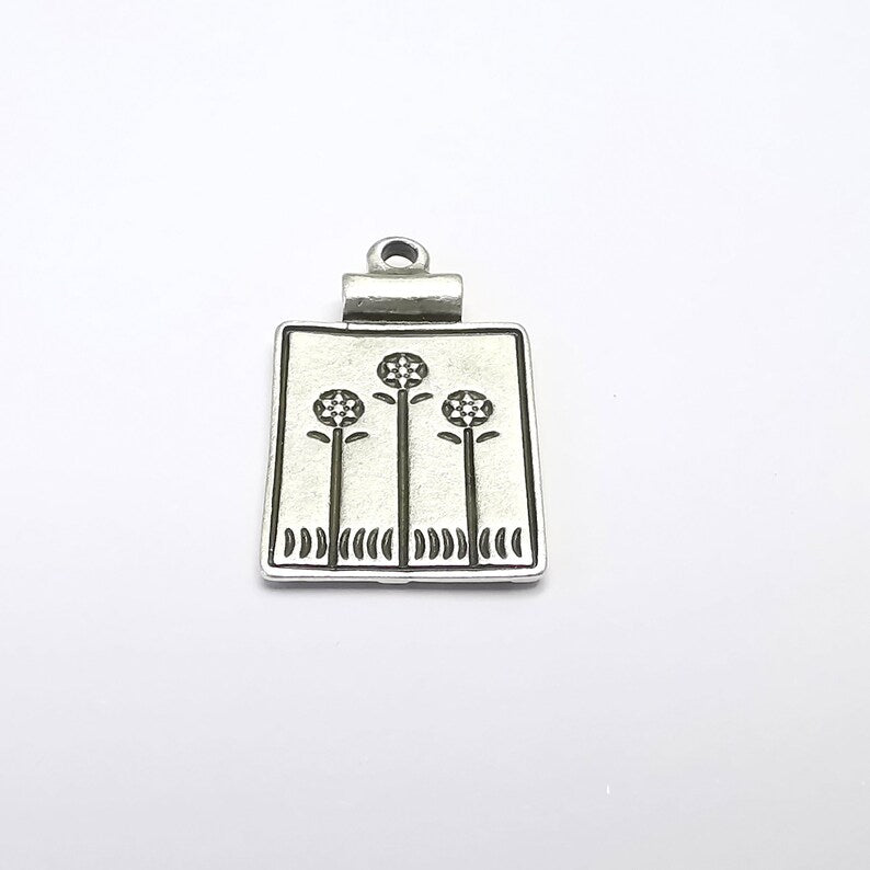 2 Flowers Charms, Sun flower Charms, Daisy Charms, Antique Silver Plated Plants Charms (28x17mm) G29655