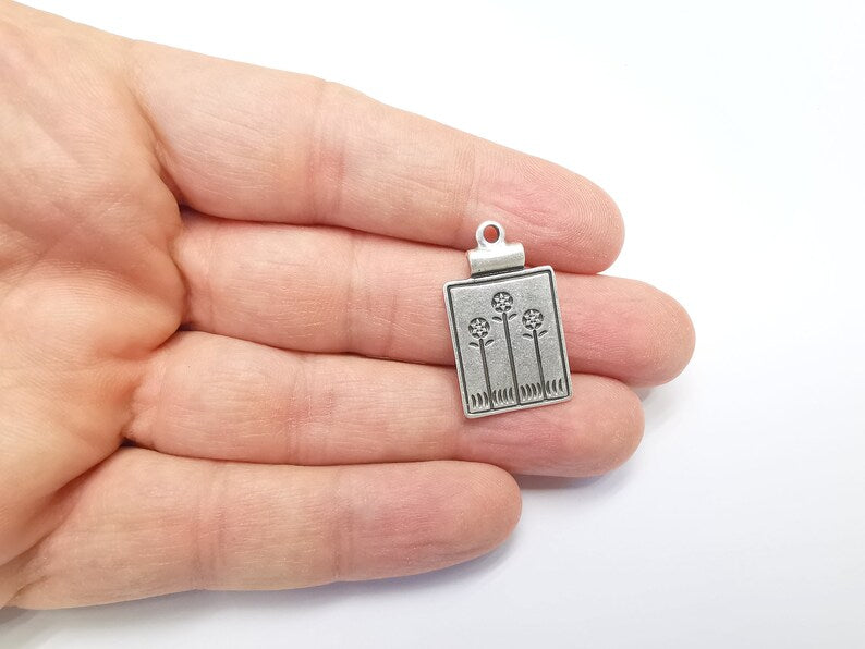 2 Flowers Charms, Sun flower Charms, Daisy Charms, Antique Silver Plated Plants Charms (28x17mm) G29655