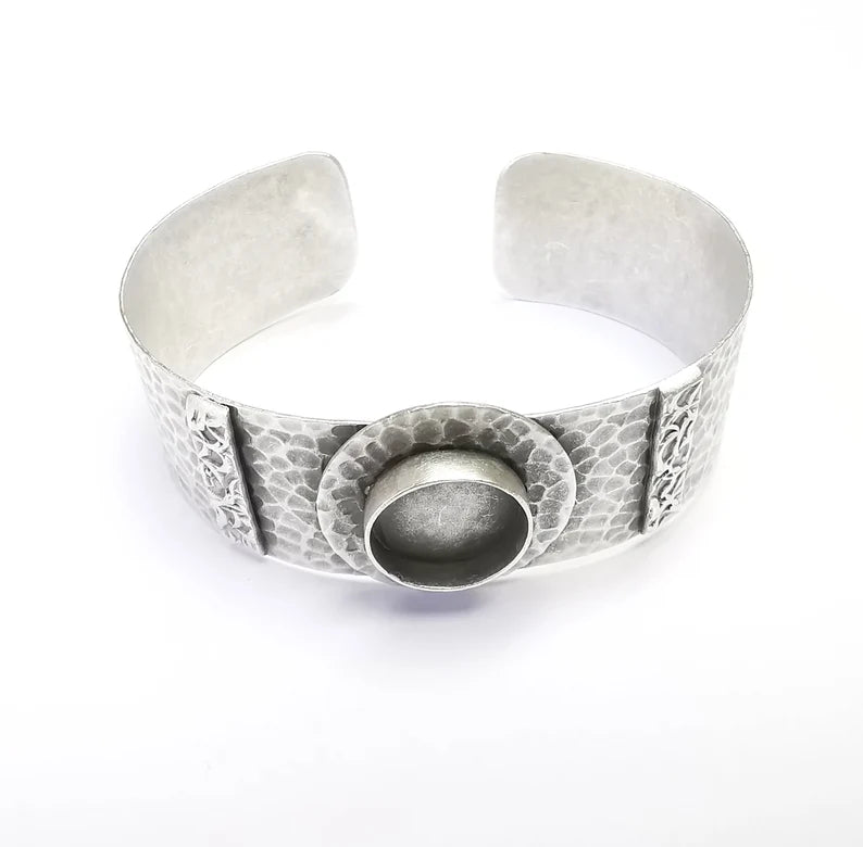 Round Hammered Bracelet Bezel Blank Resin Bezel Cabochon Cuff Base Adjustable Antique Silver Plated Brass (14mm Bezel) G29676