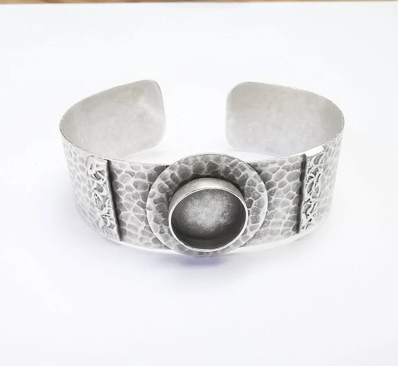 Round Hammered Bracelet Bezel Blank Resin Bezel Cabochon Cuff Base Adjustable Antique Silver Plated Brass (14mm Bezel) G29676