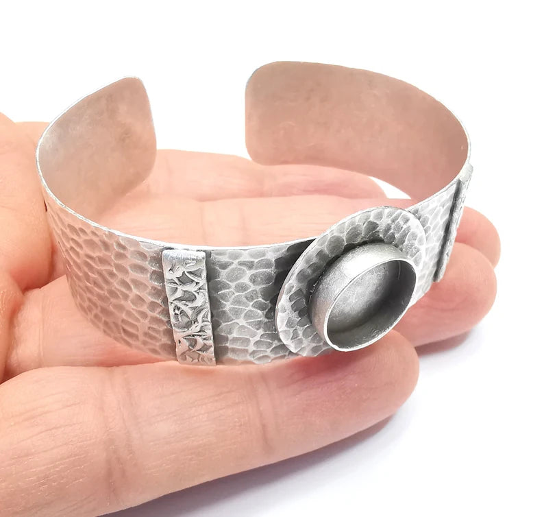 Round Hammered Bracelet Bezel Blank Resin Bezel Cabochon Cuff Base Adjustable Antique Silver Plated Brass (14mm Bezel) G29676